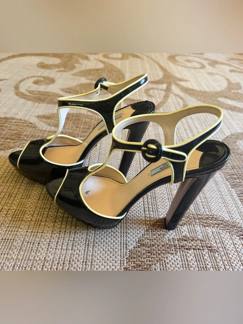 PRADA Black Patent Leather Platform Heels w/Cream Piping, size 9, euro 41